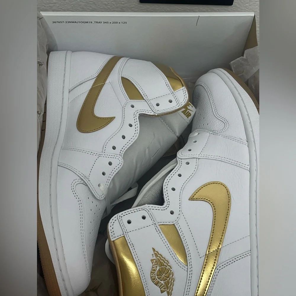 New! Nike Air Jordan 1 Retro High OG Women's 